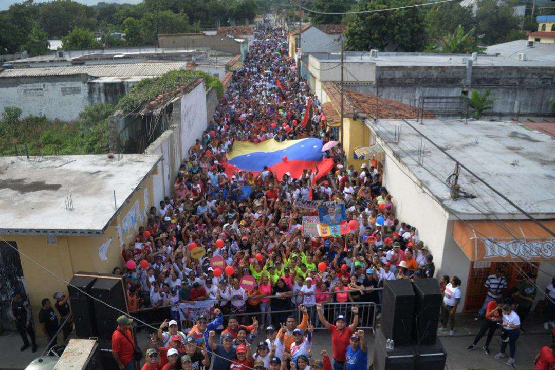 Yaracuyanos en masiva movilización por la paz y en respaldo a Maduro