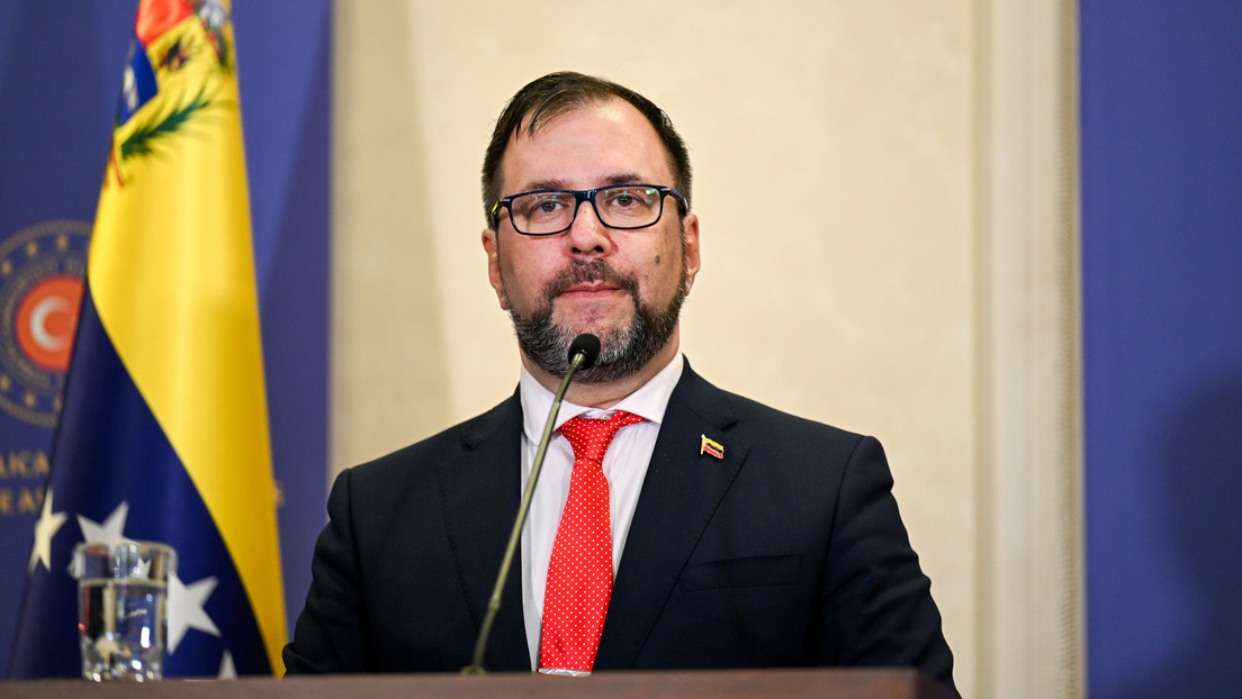 Pasó del hazme reír al más sumiso peón del imperialismo