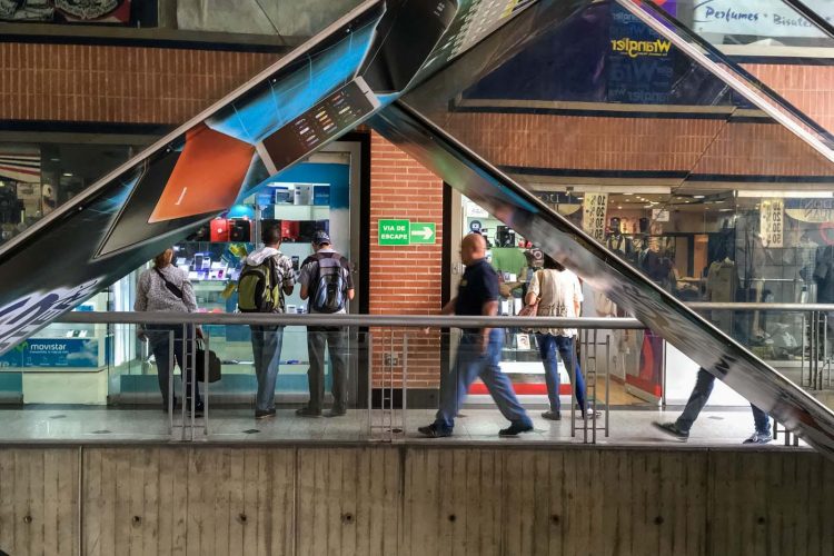 El 75% de los comercios en Caracas ha reactivado sus actividades y trabaja en un horario reducido