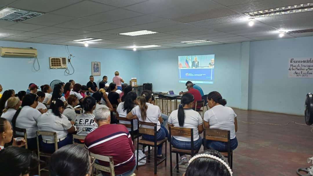 Con más de 7 mil docentes inicia en Cojedes plan de formación