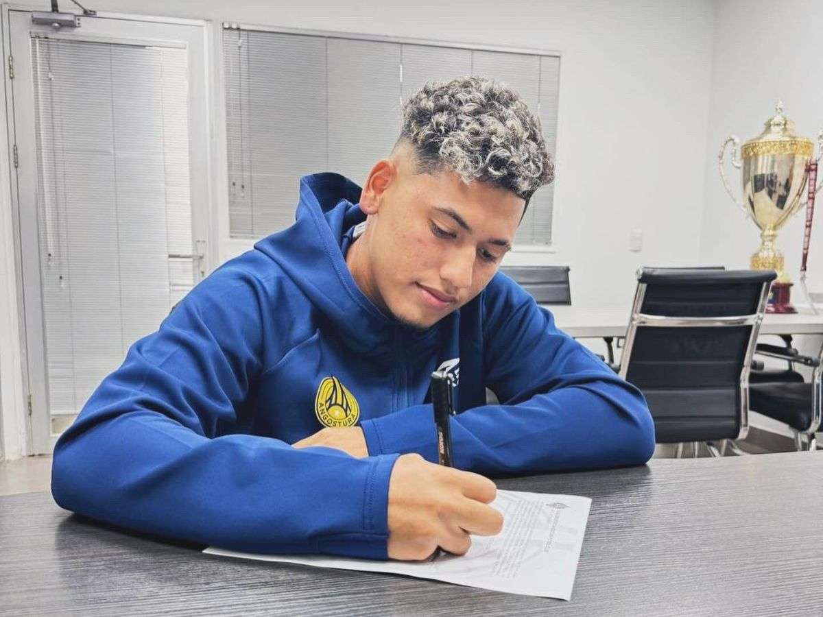 Aldry Contreras pone rumbo al fútbol de Medio Oriente