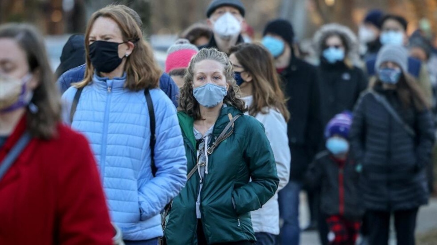 EEUU vive su peor verano en dos años, analizan volver a las mascarillas