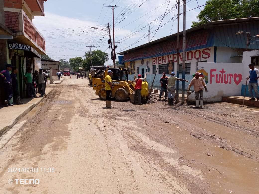 Despejadas en un 90% vías en Santa Lucía del Tuy tras las lluvias