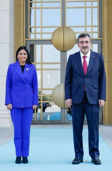 Vicepresidenta llegó a Türkiye para fortalecer relaciones de cooperación