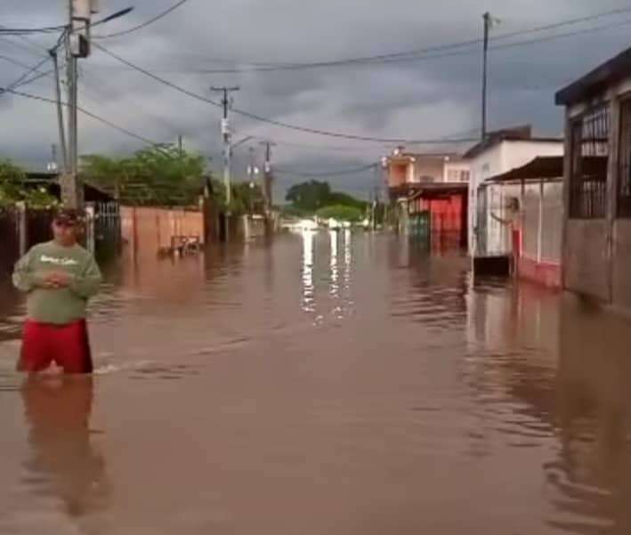 Inundada Bachaquero por aguacero en la Costa Oriental del Lago