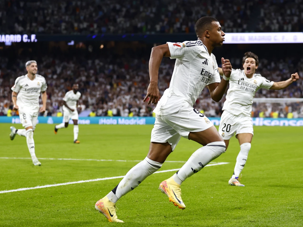 Mbappé se destapó con doblete en triunfo ante Betis