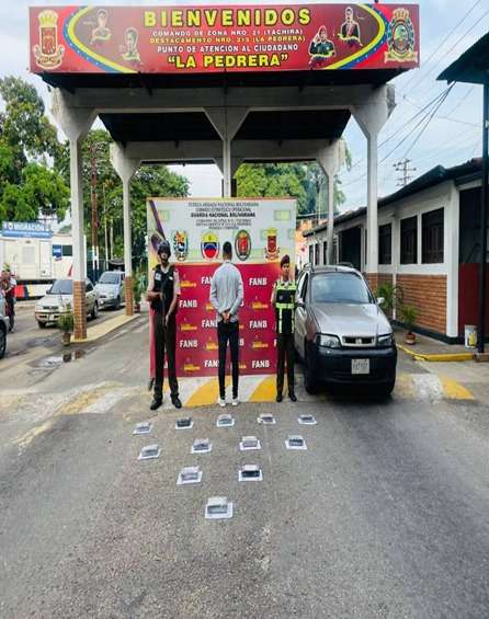 Capturado chofer con 12 panelas de cocaína