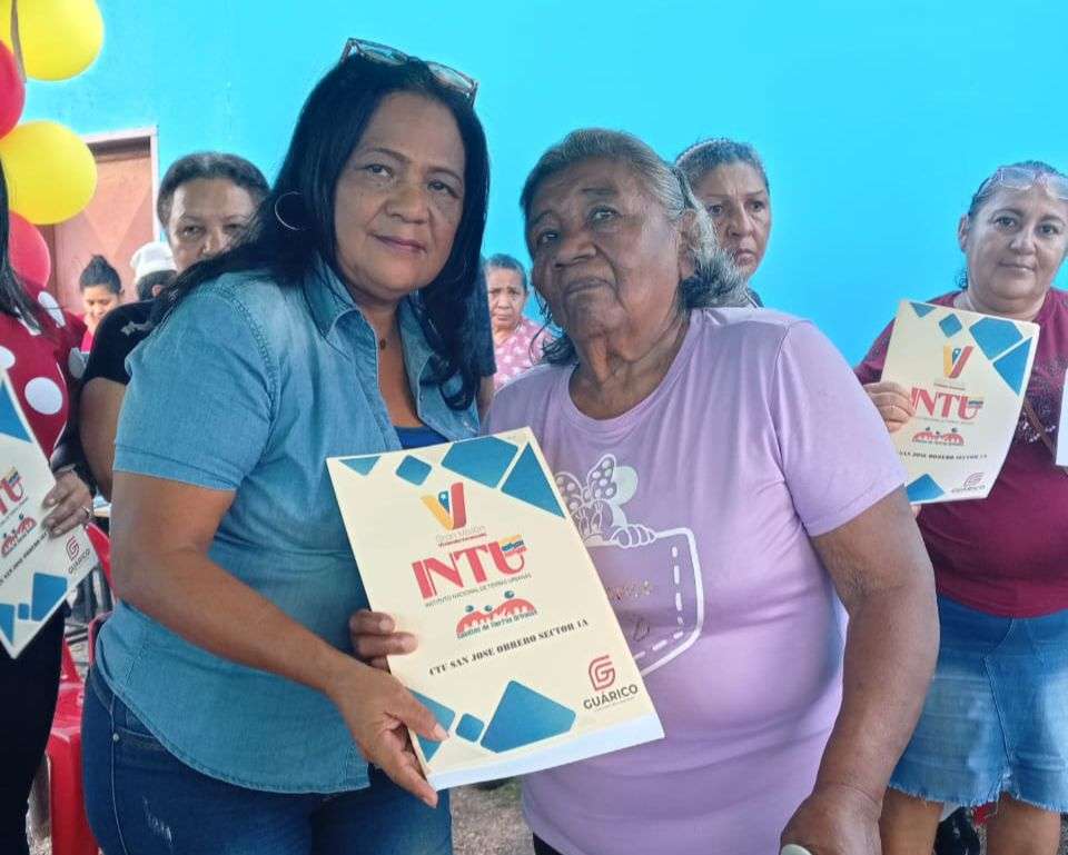156 familias recibieron títulos de tierras urbanas en Guárico