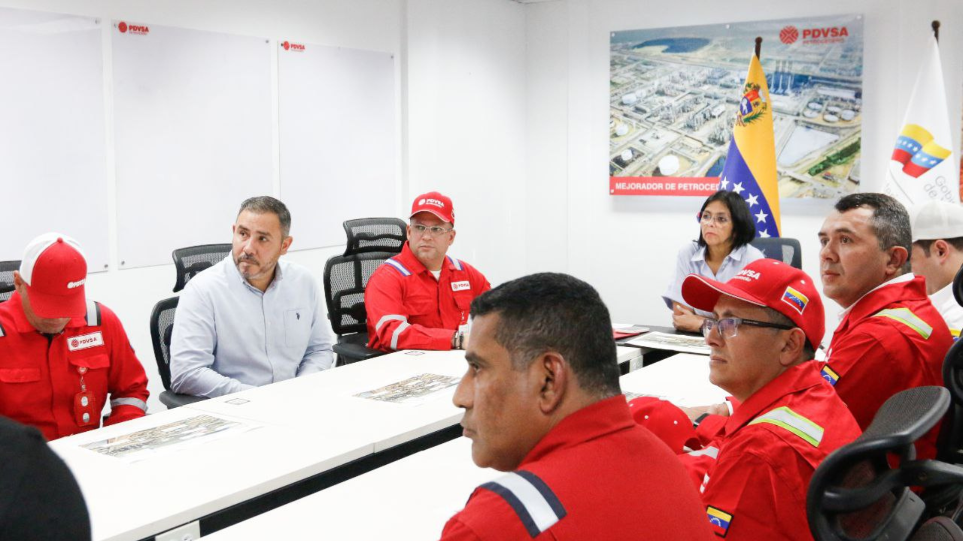 Vicepresidenta revisa planes estratégicos para fortalecer la operatividad petrolera