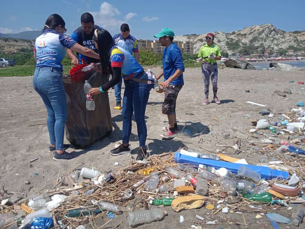 Plásticos, los desechos más encontrados en nuestras playas en la jornada de limpieza