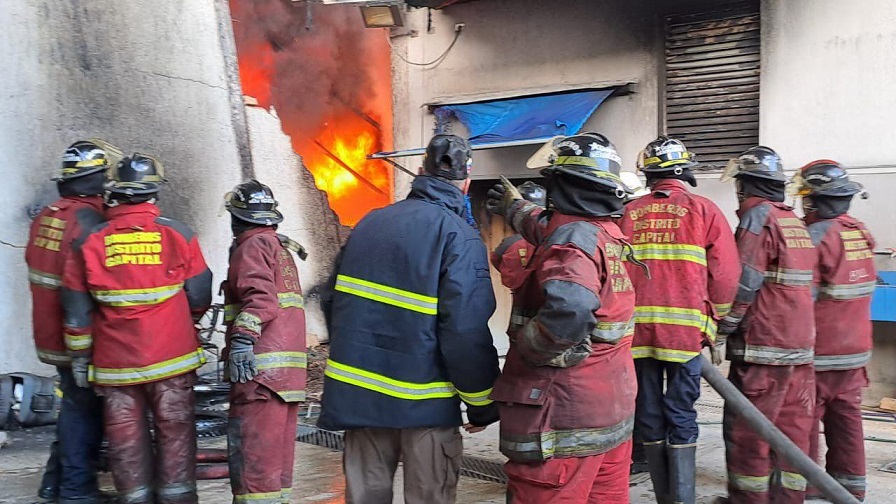 Se robaron varias motos durante el incendio en un galpón de Caracas