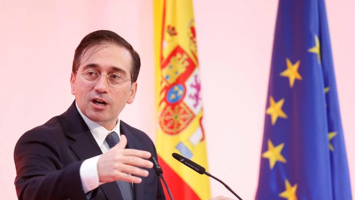 Ministro Albares instó al PP a pedir perdón por "obligar" a Edmundo González a emitir su comunicado