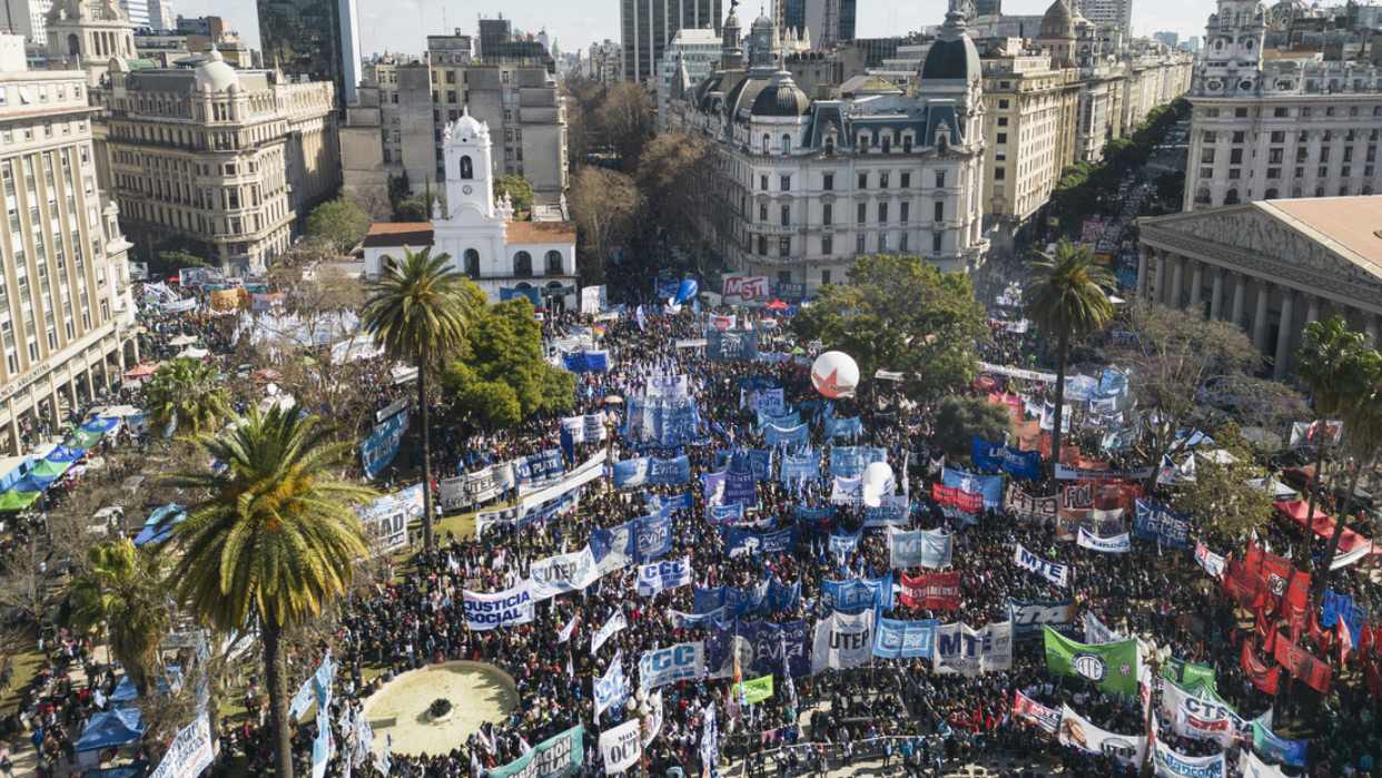 Más de 200 organizaciones sociales argentinas repudian lawfare contra Venezuela