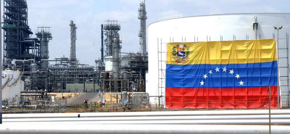 Estados Unidos evita tocar el petróleo en sanciones a Venezuela