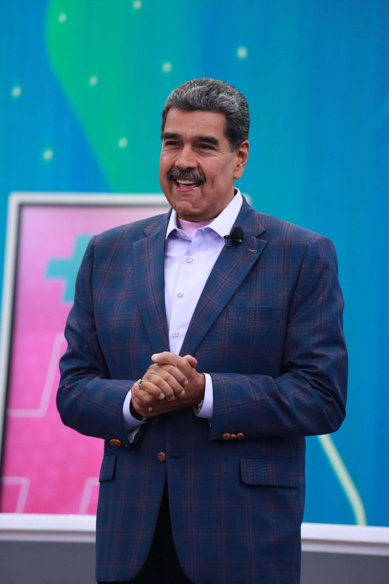 Maduro adelanta navidad a partir del 1° de octubre