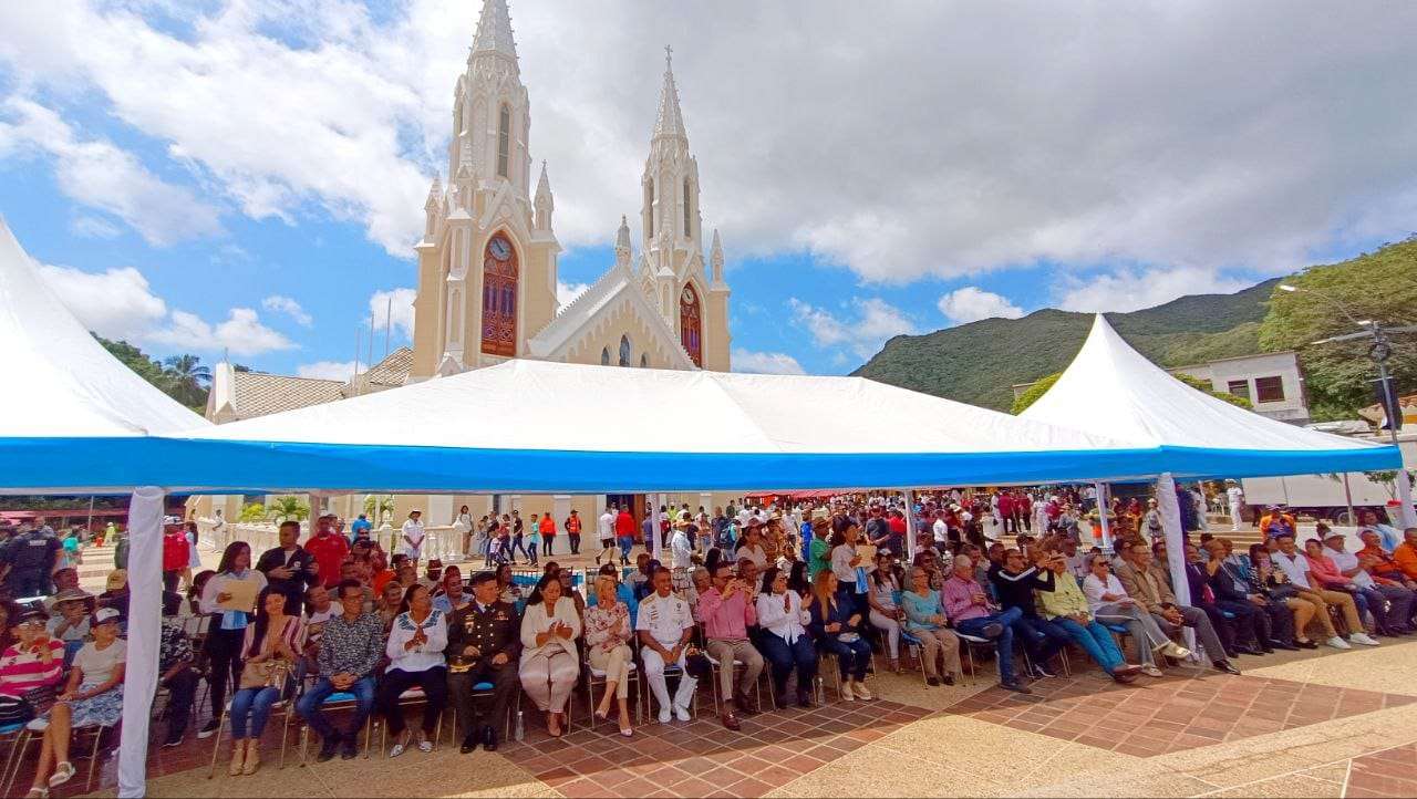 Orden Virgen del Valle reconoce a quienes veneran a la reina de los mares