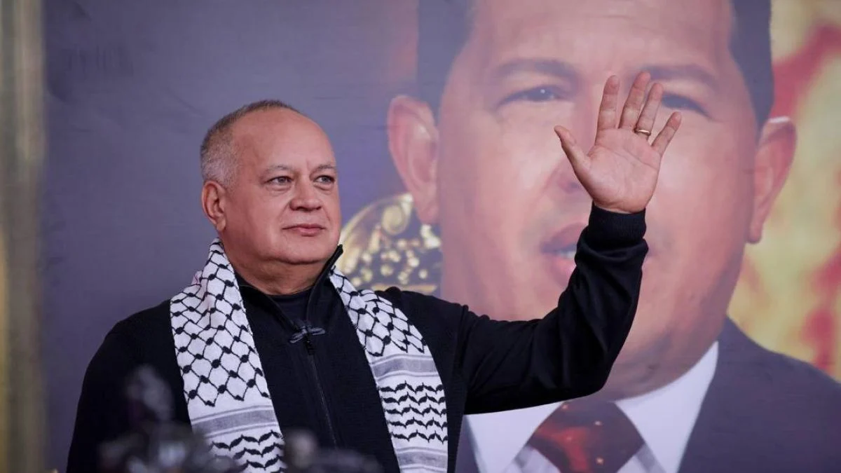Cabello se solidariza con Petro ante golpe de Estado en Colombia