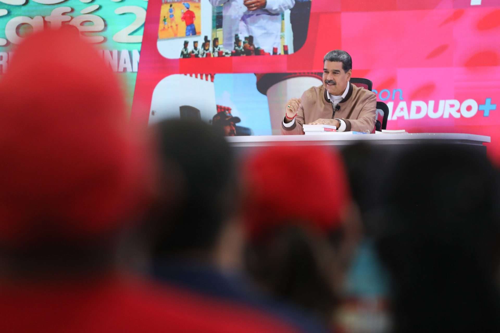 Maduro ordena conformar 5 mil comunas consolidadas para el 2026