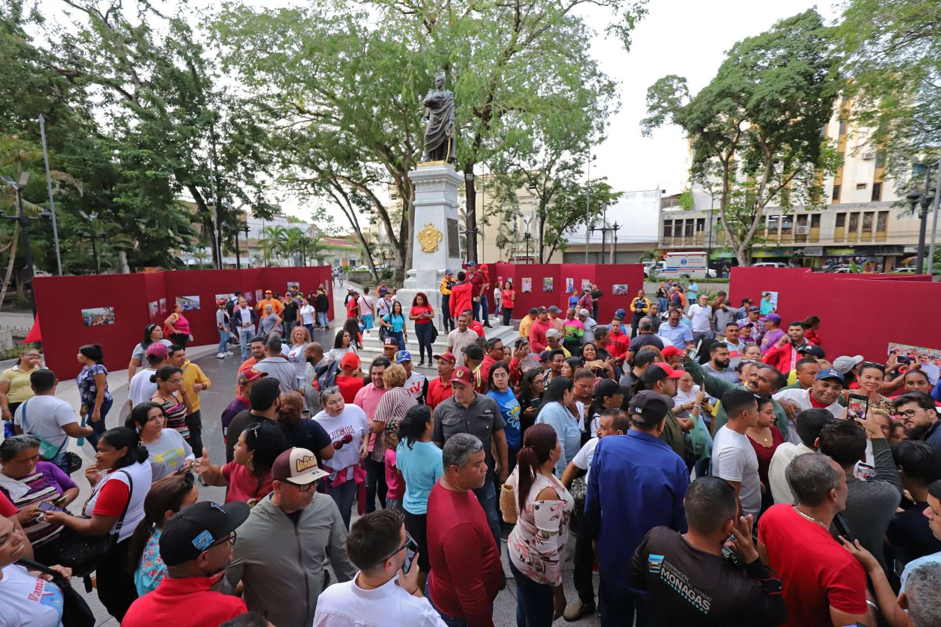 Monagas presentó galería fotográfica en honor a la Revolución  