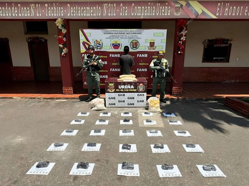 Capturado con 96 panelas de droga