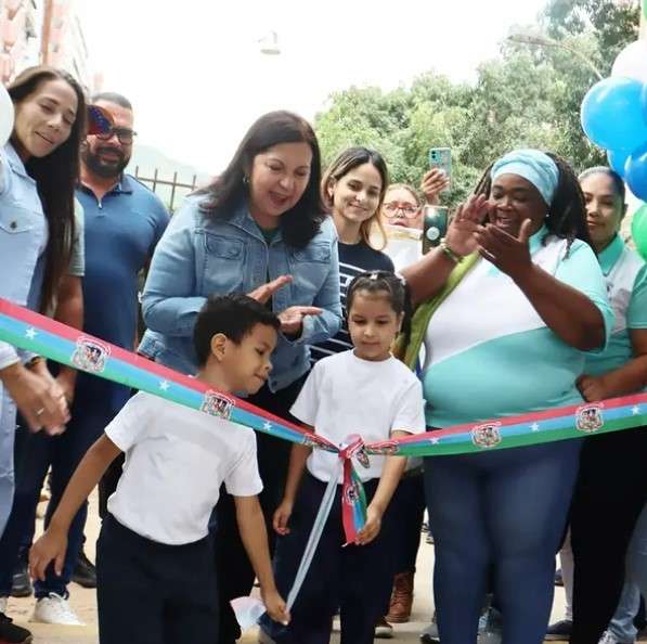Inauguran Unidad Educativa Ely Rafael Primera en La Vega