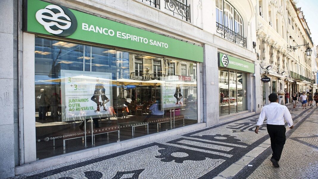 Venezolanos afectados por crisis en el Banco Espírito Santo exigen sus ahorros