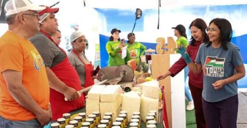 Delcy Rodríguez aseguró que el gobierno garantiza a los abuelos el acceso a una alimentación balanceada