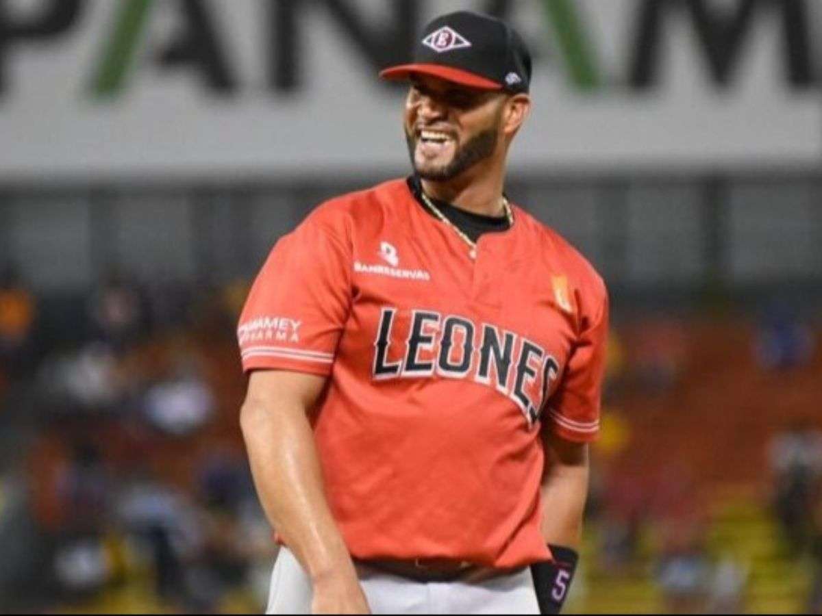 Albert Pujols debutó y ganó como mánager del Escogido