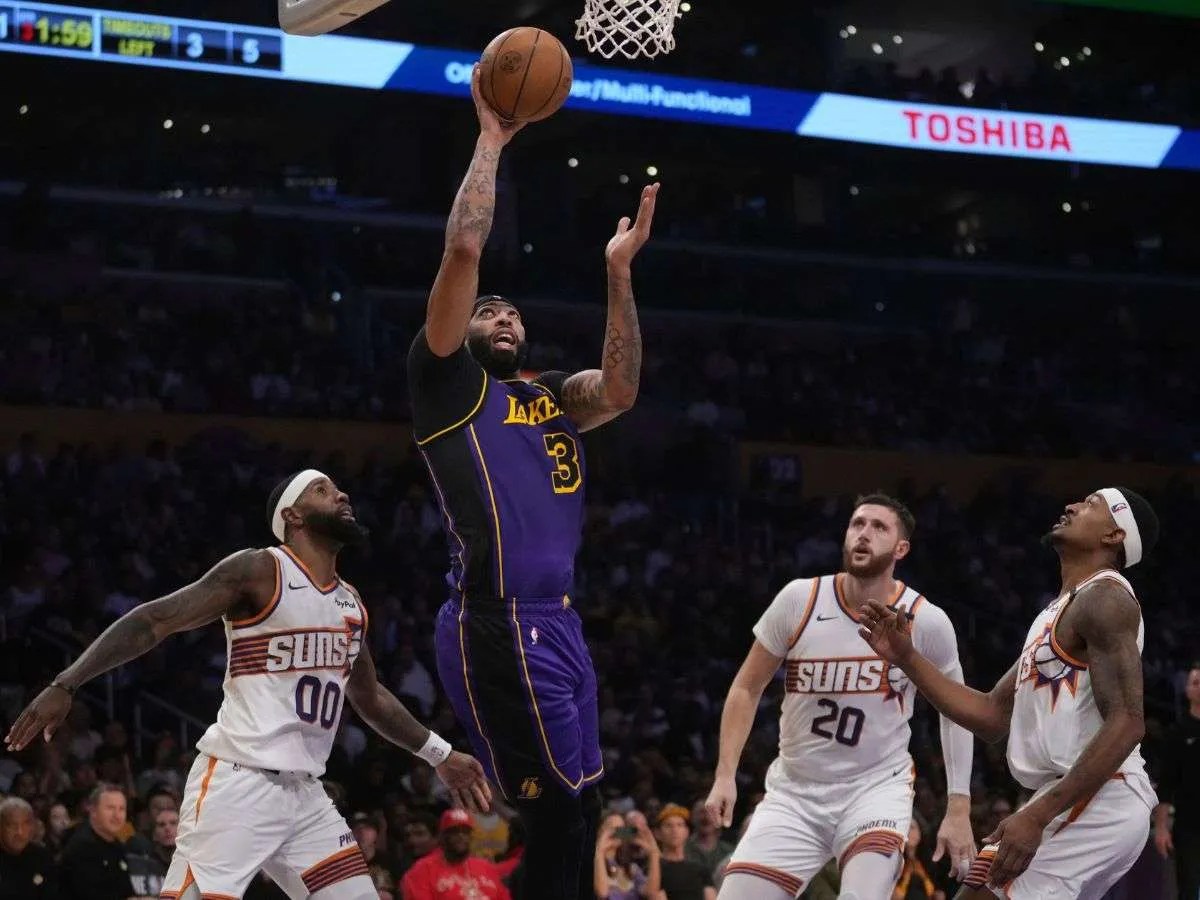 Anthony Davis comandó el triunfo de los Lakers