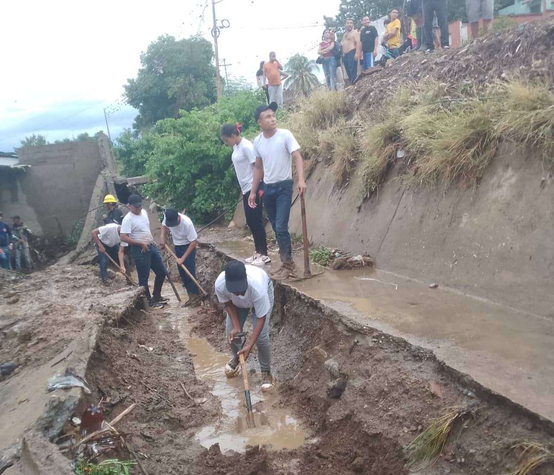 Atienden colapso del sistema de drenajes en El Tocuyo