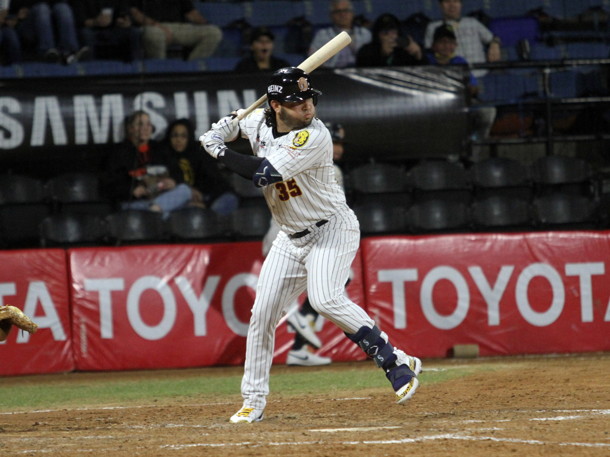 Eugenio Suárez jugaría con Leones en noviembre