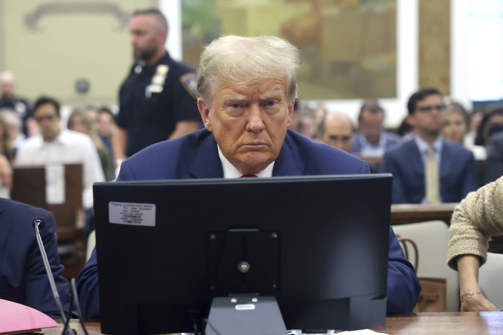 Llueven críticas contra Trump por comentario xenófobo contra puertorriqueños