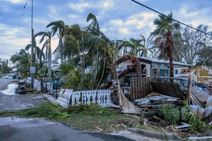 Milton deja 3,2 millones de viviendas y empresas sin electricidad y al menos 2 muertos