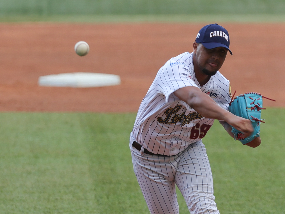 Jesús Vargas saca la cara por pitcheo de Leones