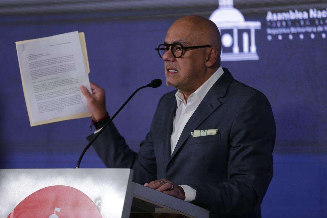 Jorge Rodríguez: Edmundo González viola las normas de asilo