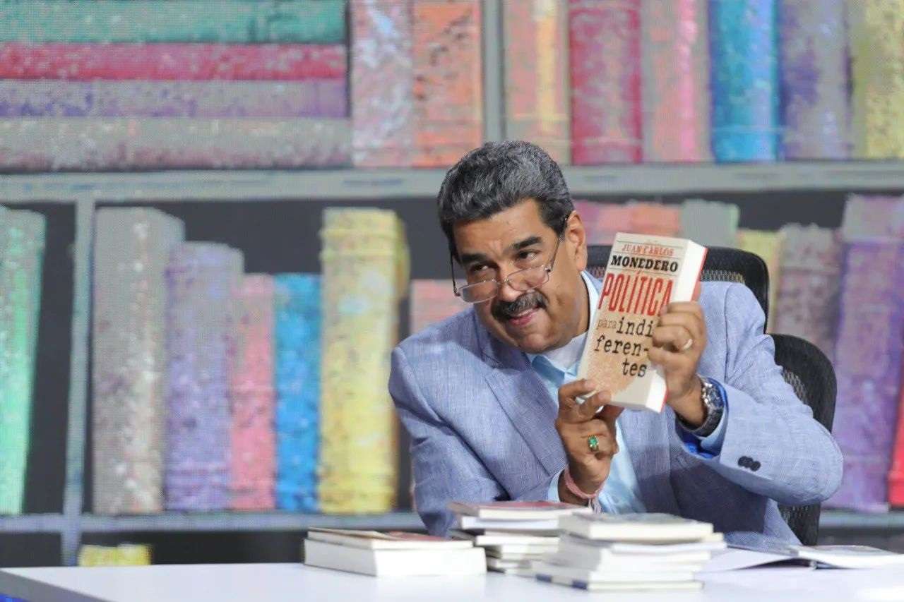 Maduro propone impulsar plan de lectura en las escuelas
