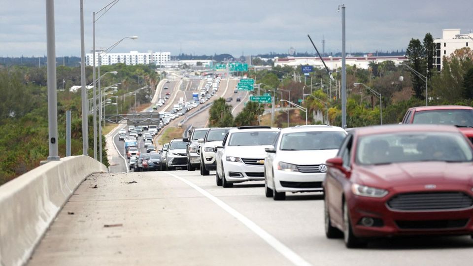 La bahía de Tampa se prepara para la llegada de Milton, el primer huracán que la impactará de lleno en más de un siglo