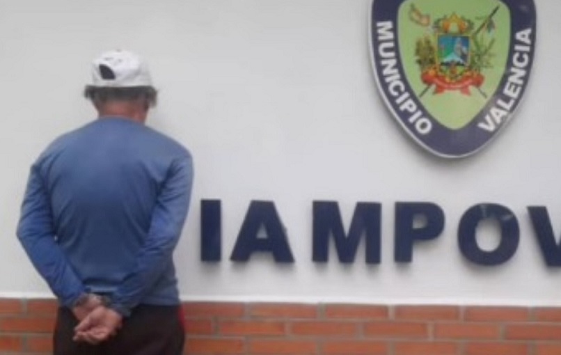 Revisó el celular de su sobrina de 13 años y descubrió lo que le hacía el vecino depravado de 52 años