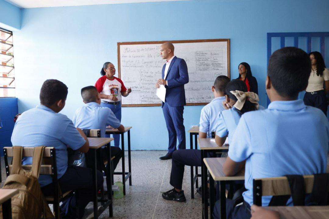 Docentes de Centros de Desarrollo Educativo deben dar clases en aulas