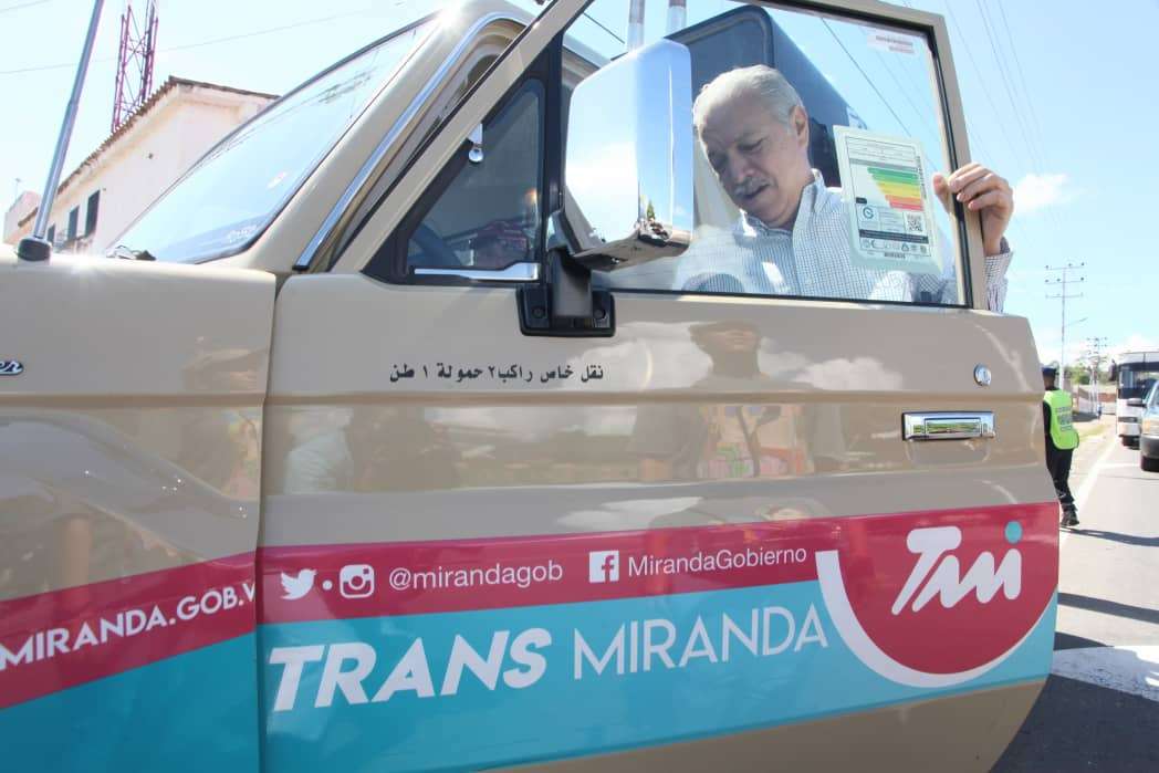 Entregan TransMiranda y ambulatorios a comunidades de Brión
