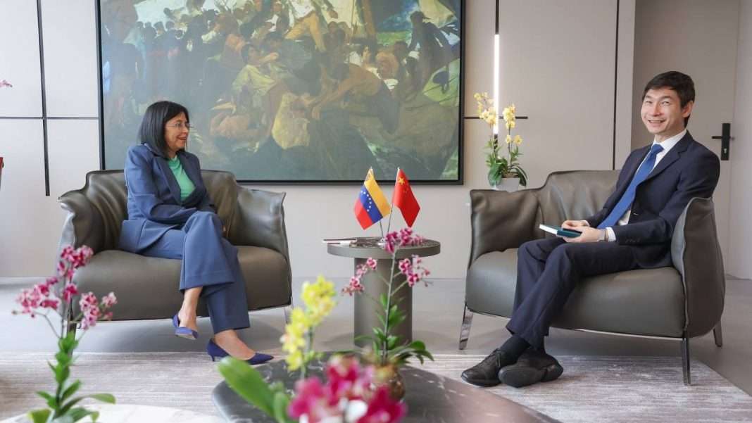 Venezuela y China revisan cooperación bilateral