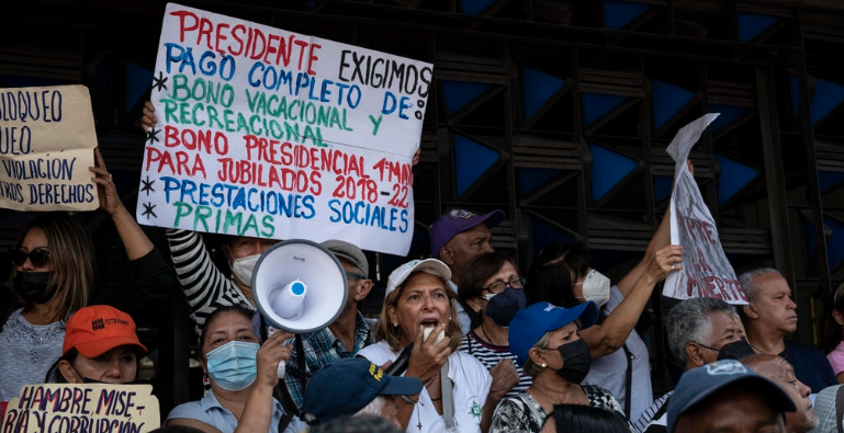 Trabajadores sanitarios preparan protestas para exigir un salario mínimo de 200 dólares