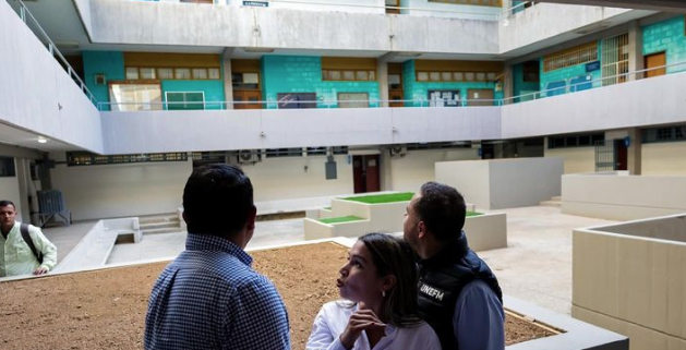 A Falcón llegó el plan “aulas, pasillos y universidad”
