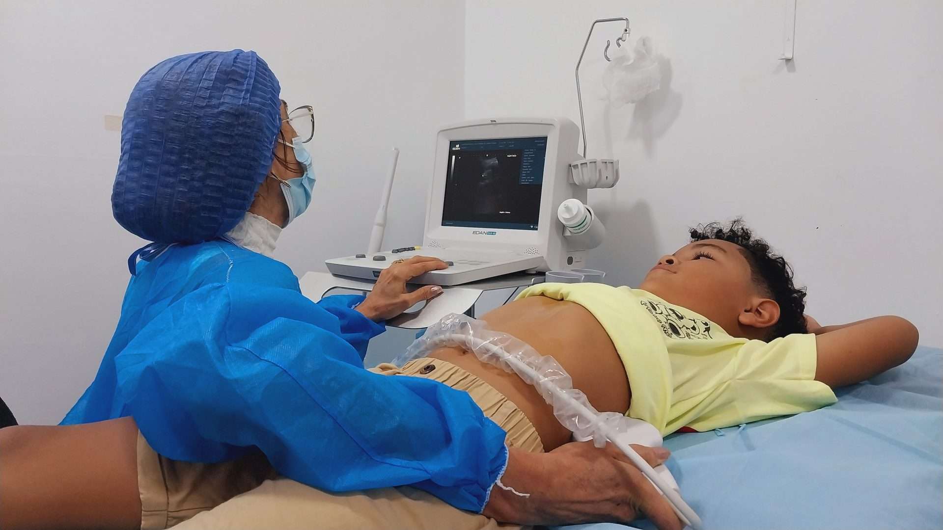 Atienden a 400 residentes de Macuto en jornada de salud en La Guaira