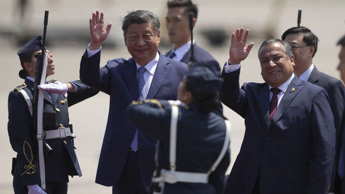 Xi Jinping llega a Perú para inaugurar megapuerto de tecnología china