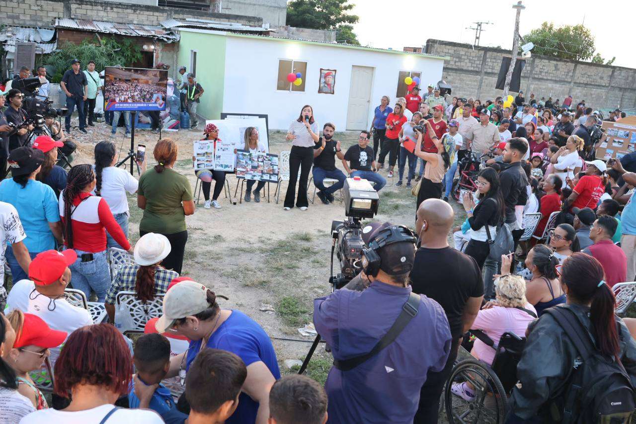 Diputados a la AN participaron en jornada casa por casa en Maracay