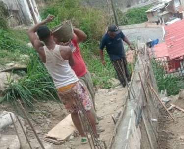 Construyen caminería y escaleras en Blandín