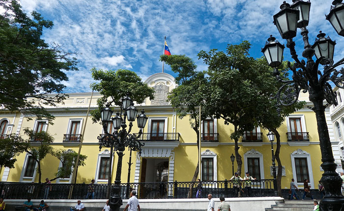 Venezuela dice estar dispuesta a "entablar buenas relaciones" con EEUU tras triunfo de Trump
