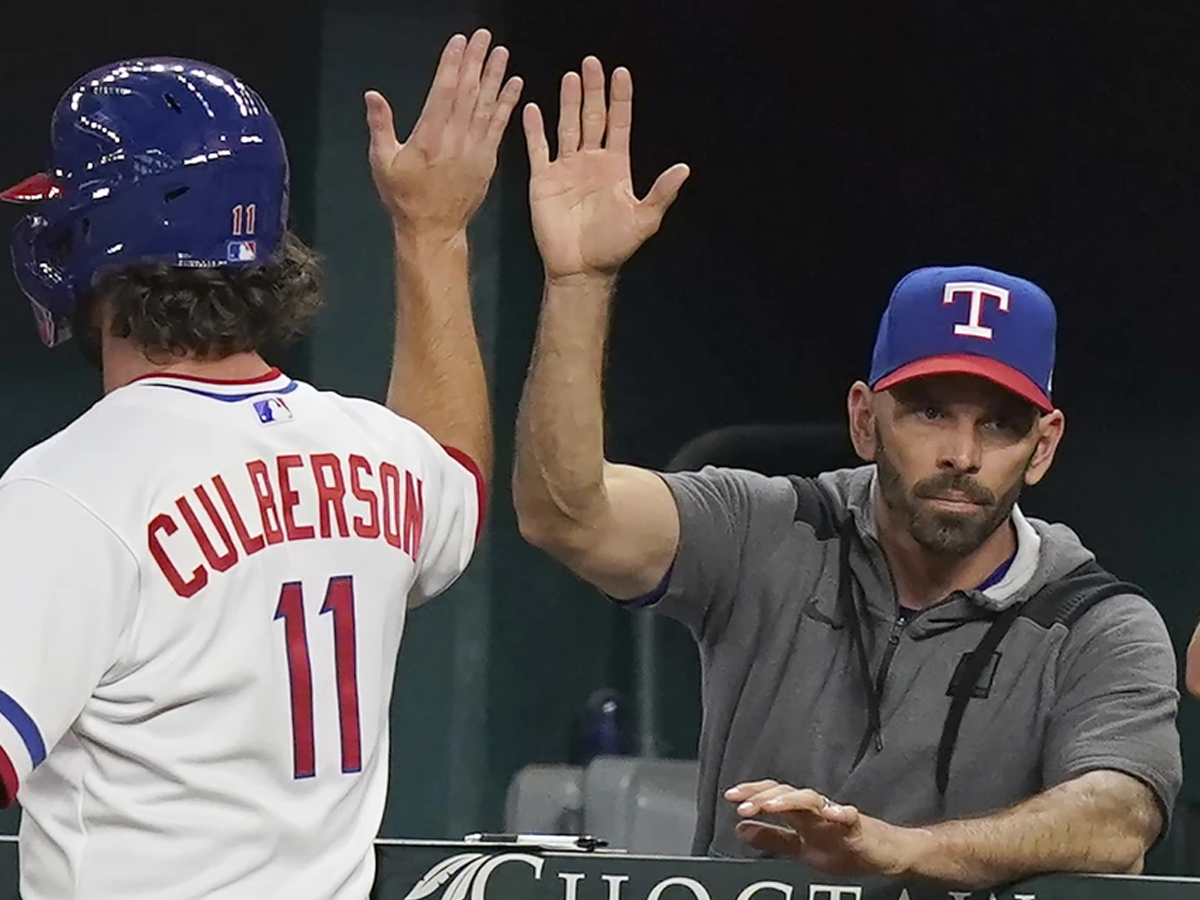 Chris Woodward se une al staff de Dodgers