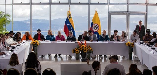 Gobierno de Colombia y ELN vuelven al diálogo en un proceso complicado
